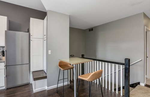 Brush Park Apartment | Brush Park Flats | Walk to Stadiums | Sleeps 9