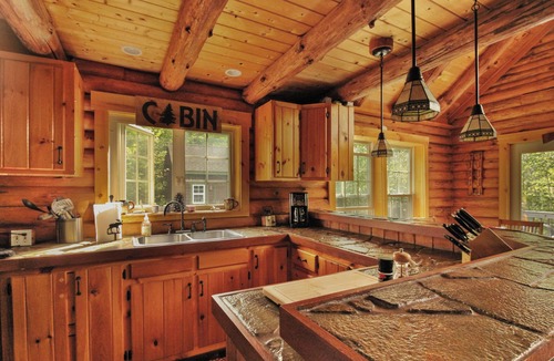 Bryant Pond Cabin | Bryant Pond Log Cabin Available for Ski Season