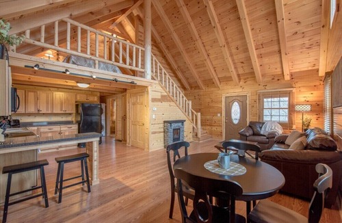 Rockbridge Cabin | Buck Ridge Cabin | Hocking Hills, 12 Acres, Pets