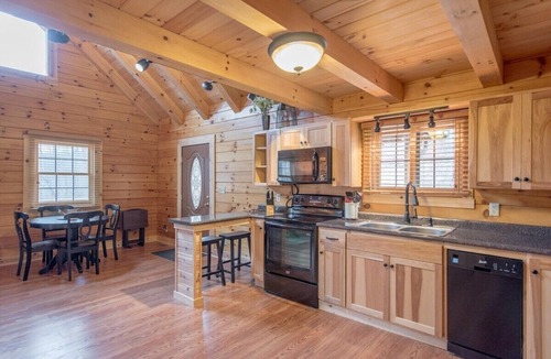Rockbridge Cabin | Buck Ridge Cabin | Hocking Hills, 12 Acres, Pets