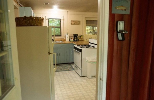 Harrison Cabin | Buck-up cabin with lake access