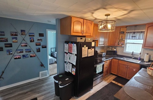 Port Clinton House | Buckeye Bungalow charming and cozy cottage, close to everything