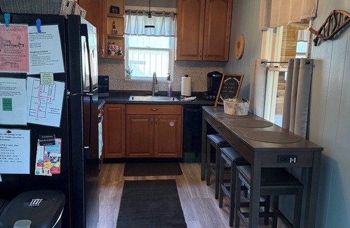 Port Clinton House | Buckeye Bungalow charming and cozy cottage, close to everything