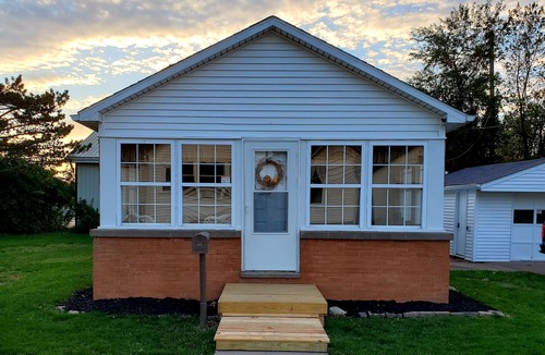Port Clinton House | Buckeye Bungalow charming and cozy cottage, close to everything