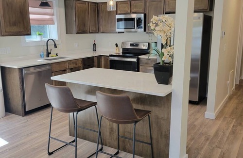 Kerr Condo | "Buckeye Porchside Retreat"n