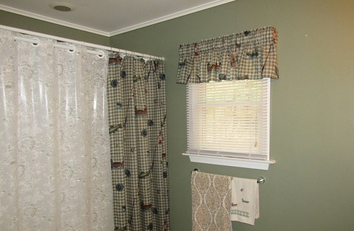 East Tawas House | Budget friendly cottage right across from Lake Huron Sandy Beach