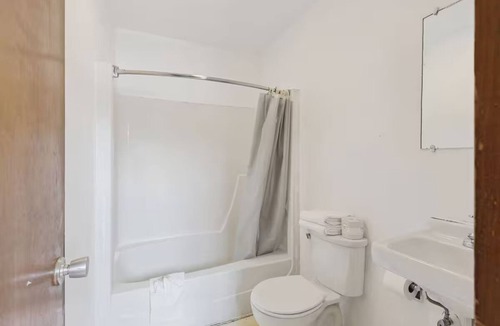 Shields Hotel | Budget Stopover w/Easy Access to Horizons Conference Center