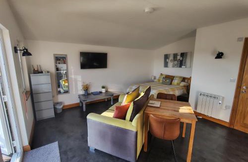 Bootle Ski Chalet | Bumble Bee Cabin