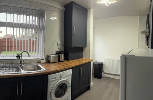 Jarrow House | Bungalow - Sleeps 2 - Parking - Garden