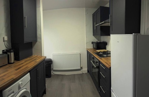 Jarrow House | Bungalow - Sleeps 2 - Parking - Garden