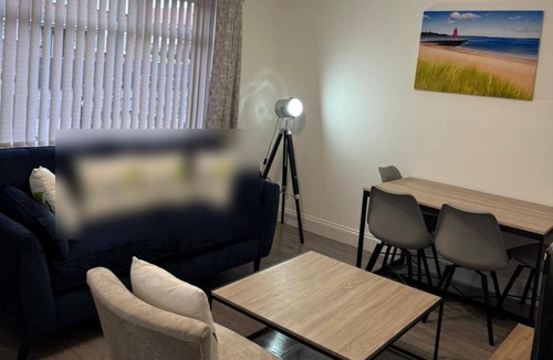 Jarrow House | Bungalow - Sleeps 2 - Parking - Garden
