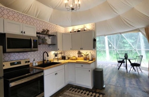 Carbon Hill House | Bunny Bungalow Romantic Getaway in a spacious Geodome
