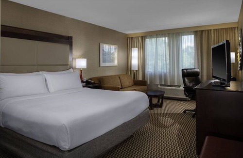 Woburn Hotel | Burlington Mall King Room with Pool & Gym