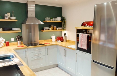Aviemore Ski Chalet | Burnside Pines - modern Aviemore home with sauna & EV charger