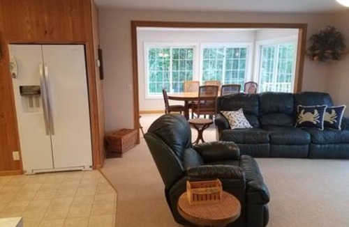 Kensington House | Buttercup Hideaway the perfect lake get away!