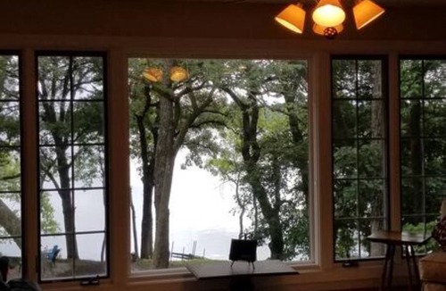 Kensington House | Buttercup Hideaway the perfect lake get away!