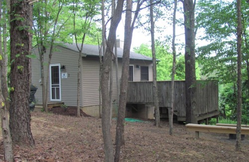 Laurelville Cottage | Button Buck--Cottage in Hocking Hills--Wood Burning Fireplace, and Pond
