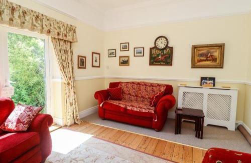 Morpeth House | Buzzards Rest