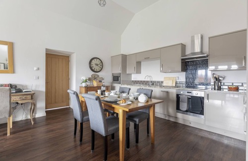 Gattonside Cottage | BYRE, Gattonside - sleeps 4 in 2 bedrooms