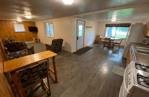 Hines Villa | Cabin 1 with Queen size bdroom and twin beds bdroom