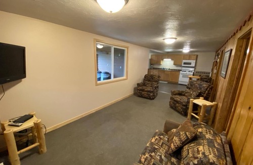 Hines Villa | Cabin 1 with Queen size bdroom and twin beds bdroom