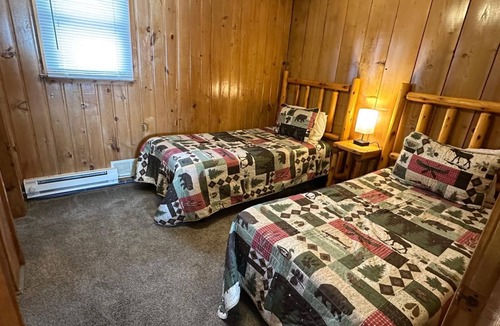 Hines Villa | Cabin 1 with Queen size bdroom and twin beds bdroom