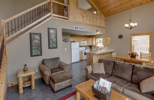 Walker House | Cabin 101 - Pet Friendly/Closed Loft/Modern/Clean