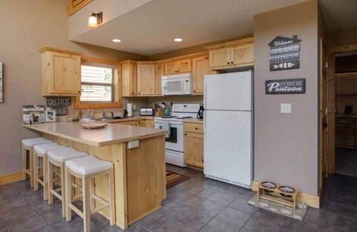 Walker House | Cabin 109 - Open Loft/Modern/Clean/Comfortable