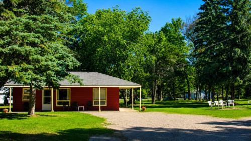 Grayling House | Cabin 19-Woodland Motor Lodge