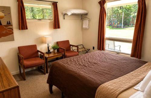 Grayling House | Cabin 19-Woodland Motor Lodge