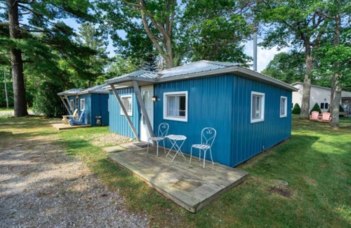 Oscoda Cabin | Cabin #2 Water's Edge