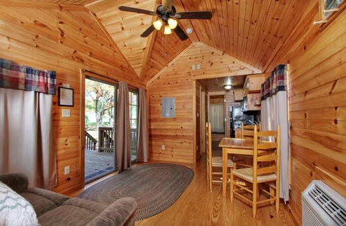 Centre Hall Cabin | Cabin 36 Sleeps 6 Guests