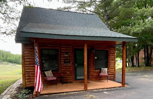 Gaylord House | Cabin 5464 - Pond View Log Cabin in Private Resort