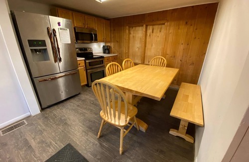 Hines Villa | Cabin 8 Lakefront Resort