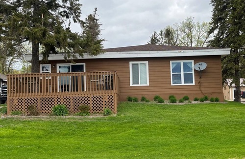 Hines Villa | Cabin 8 Lakefront Resort