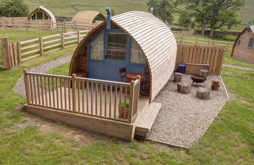 Langley-on-Tyne Ski Chalet | Cabin by Langley Dam with Lakeside Charm