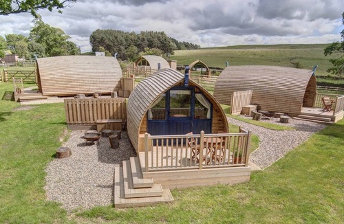 Langley-on-Tyne Ski Chalet | Cabin by Langley Dam with Lakeside Charm