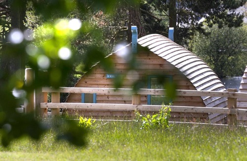 Langley-on-Tyne Ski Chalet | Cabin by Langley Dam with Lakeside Charm