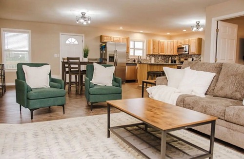 Rockbridge Cabin | Cabin Deck + Hot tub - Minutes from Old Man's Cave