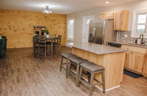 Rockbridge Cabin | Cabin Deck + Hot tub - Minutes from Old Man's Cave