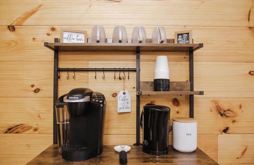Rockbridge Cabin | Cabin Deck + Hot tub - Minutes from Old Man's Cave