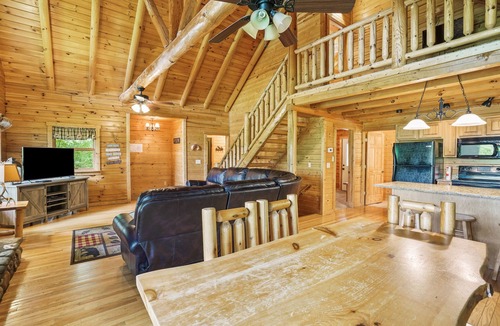 Carbon Hill Cabin | Cabin Fever | Hocking, Hot Tub, Pets, Firepit