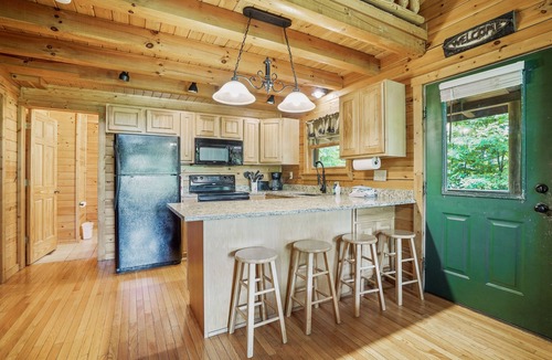 Carbon Hill Cabin | Cabin Fever | Hocking, Hot Tub, Pets, Firepit