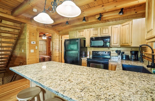 Carbon Hill Cabin | Cabin Fever | Hocking, Hot Tub, Pets, Firepit