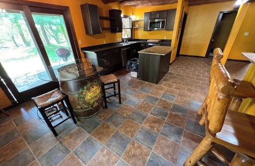 Madison Cabin | Cabin in the Vineyard. Very private!