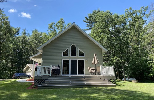 Necedah House | Cabin in the woods with Castle Rock Lake access