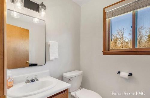 Wellston House | Cabin in Wellston