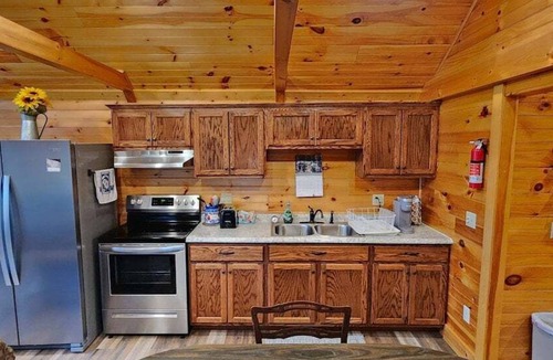 Wellsboro House | Cabin Near PA Canyon Family-Friendly sleep 12