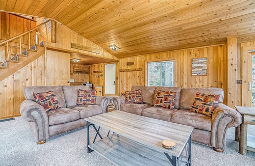 Thompsonville House | Cabin-style home, close to Crystal Mountain, right along the river