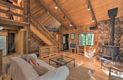 Sandisfield Cabin | Cabin w/3 Acres, Tennis Courts: By 4 Ski Mtns
